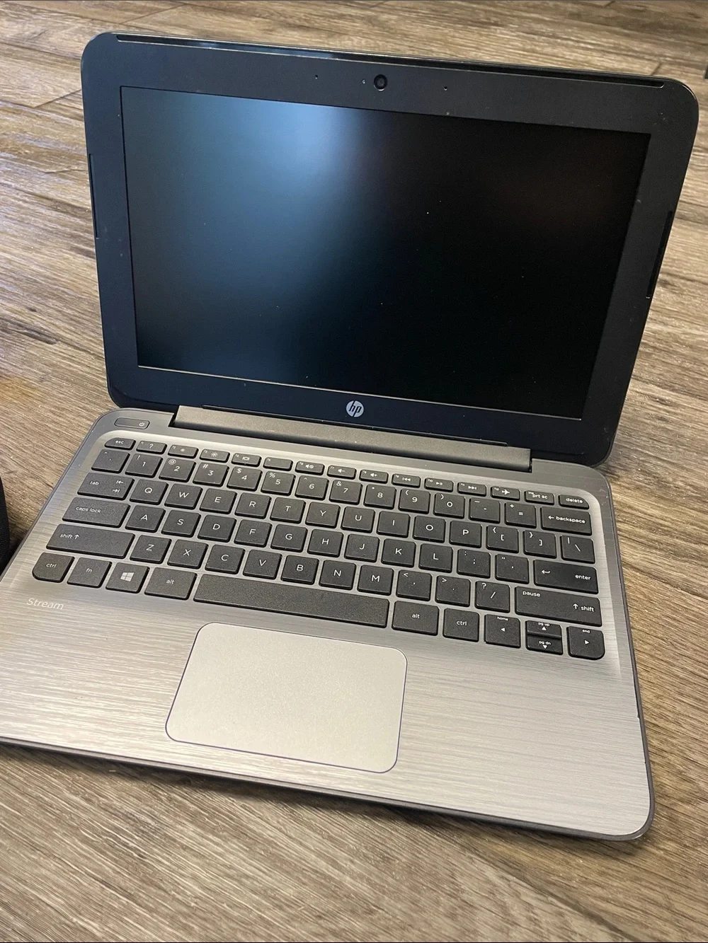 HP Stream 11 Pro G2 Laptop in Black with Carry Case